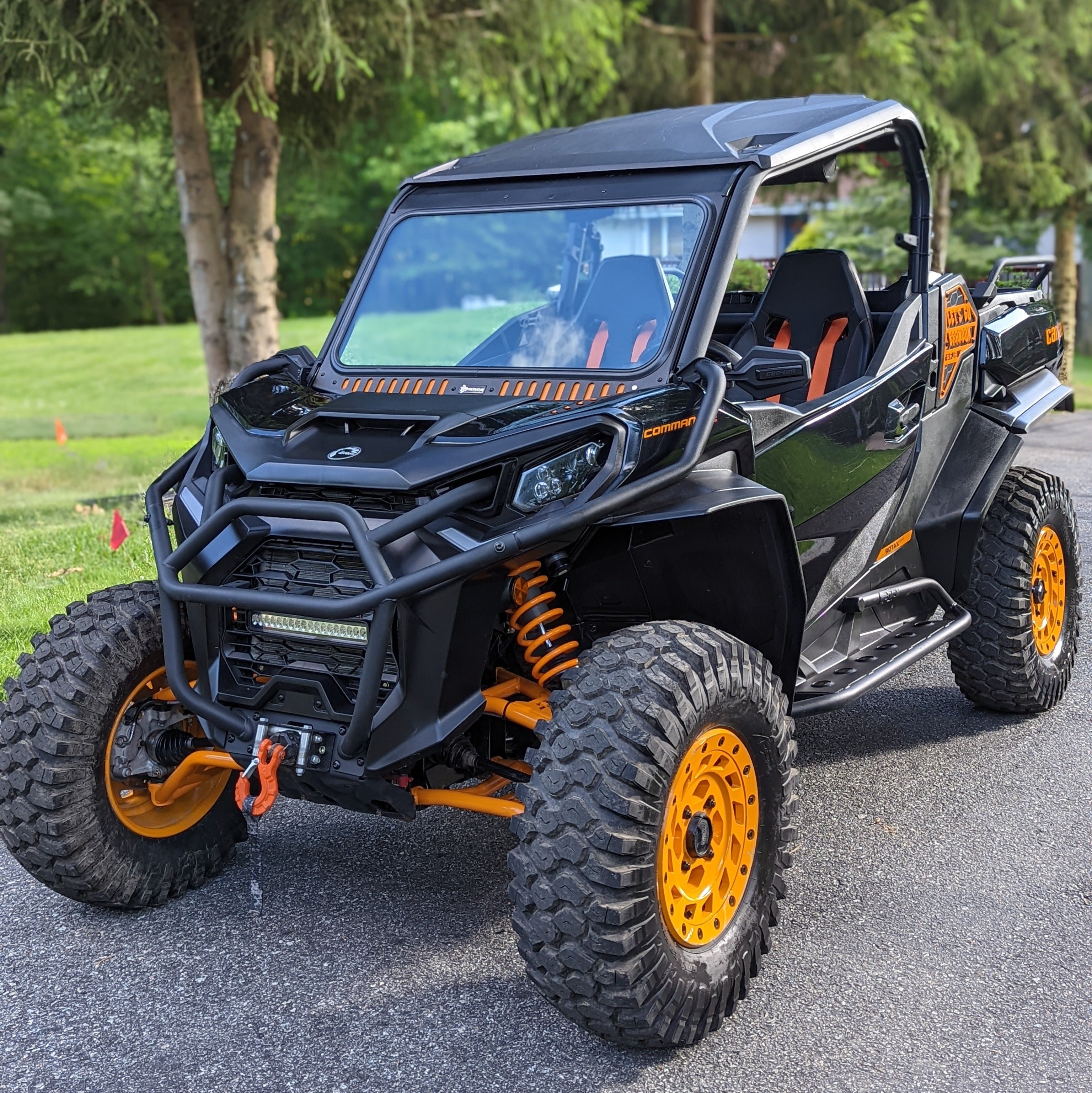 2018-2019 Maverick Trail/Sport Vented Glass Windshield – Bent
